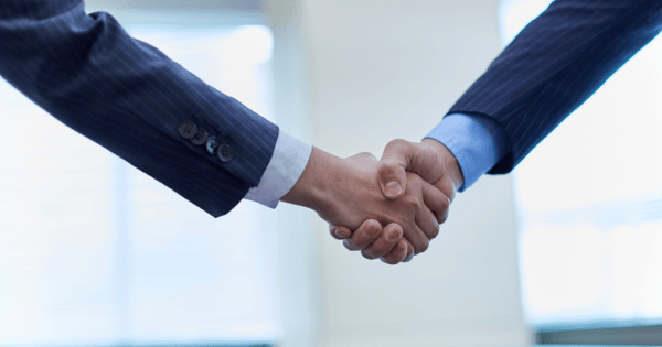 Jak sprzedać auto szybciej i drożej – psychologia ogłoszeń motoryzacyjnych.